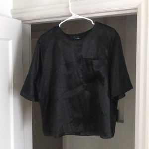 Short sleeve black boxy cut pocket top
